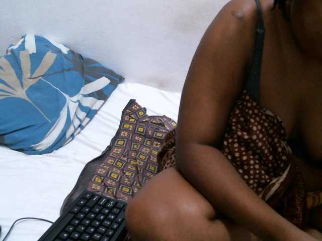 Melvic01 live cam on BongaCams