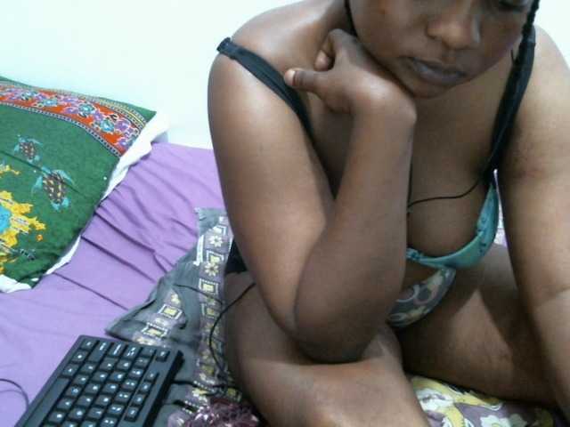 Melvic01 live cam on BongaCams