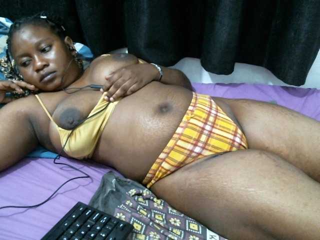 Melvic01 live cam on BongaCams