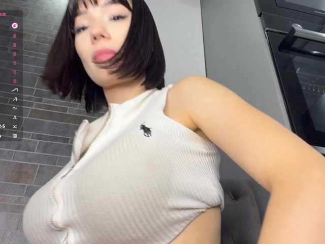 KhadijahStippich live cam preview