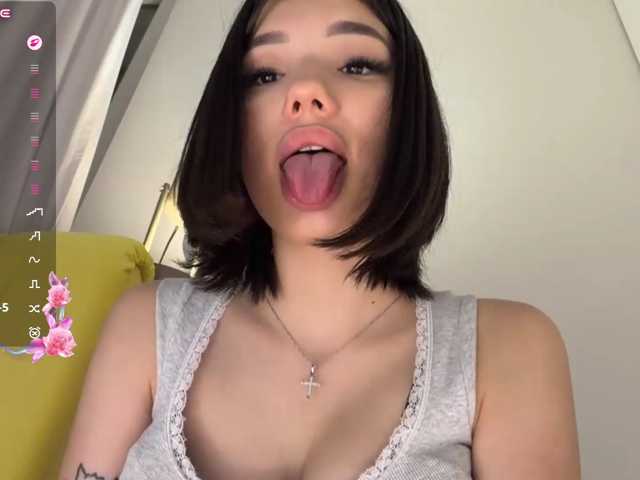 Khadijahstippich live cam