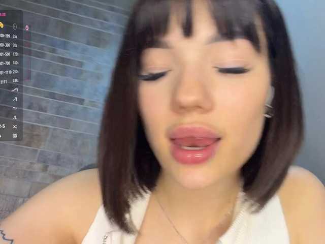 KhadijahStippich live cam preview