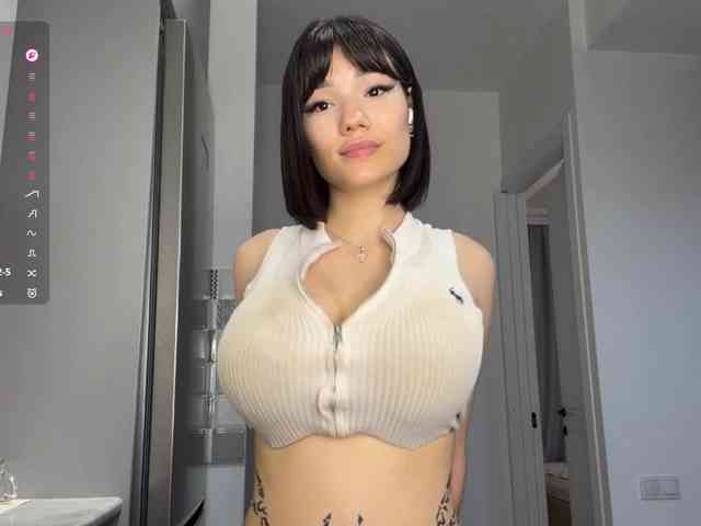KhadijahStippich webcam
