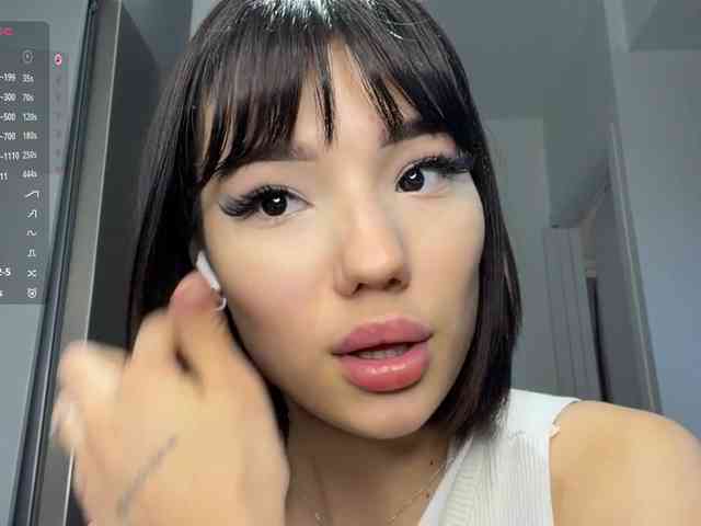 KhadijahStippich webcam