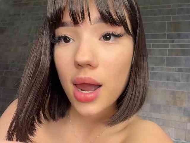 KhadijahStippich webcam