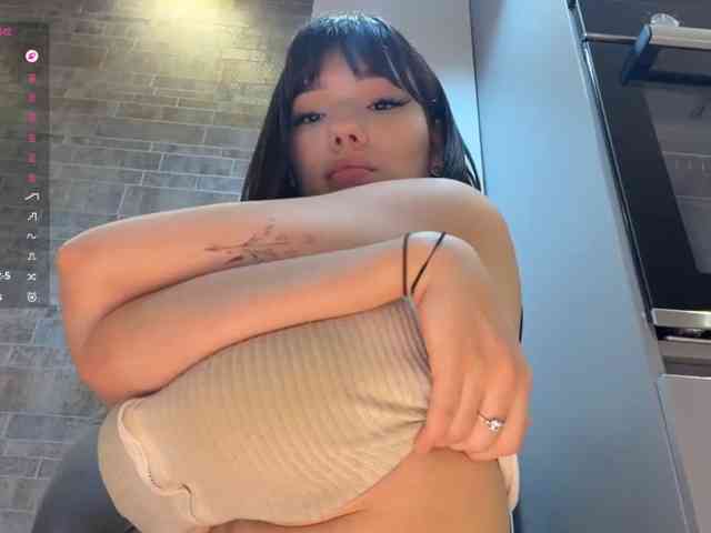 KhadijahStippich webcam