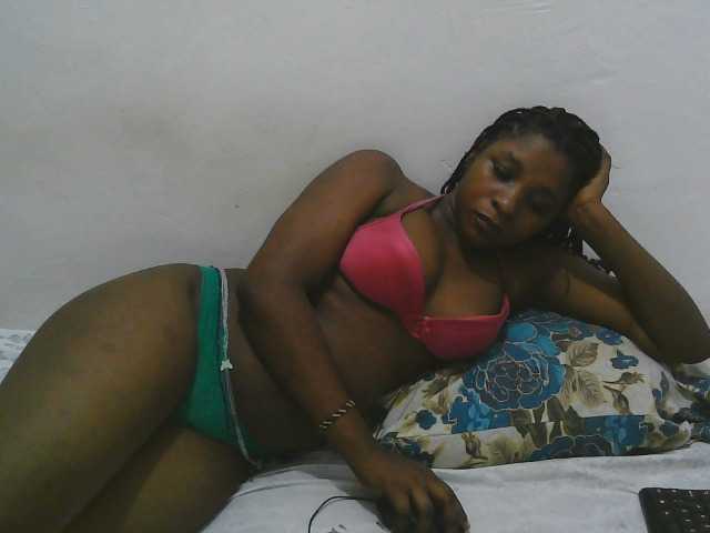 Hadijah live cam on BongaCams