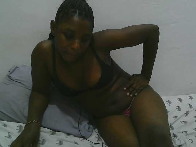 Hadijah live cam on BongaCams