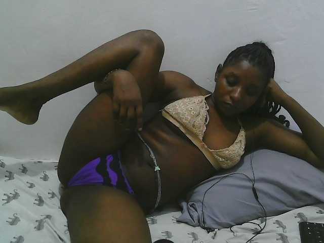 Hadijah webcam bongacams model stream image