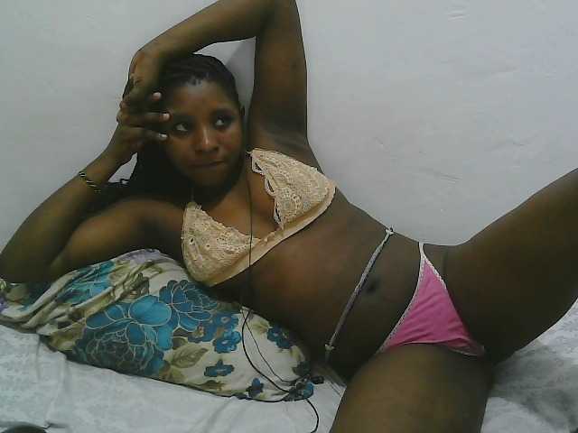 Hadijah live cam on BongaCams