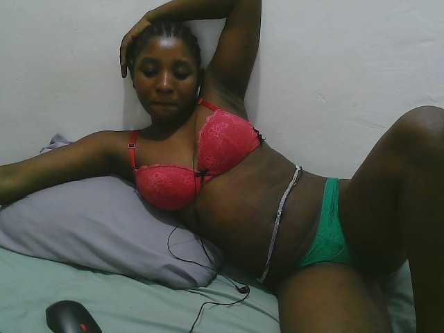 Hadijah live cam on BongaCams