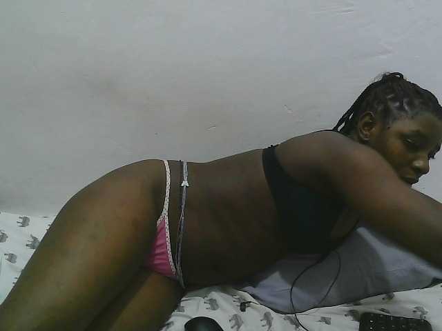 Hadijah webcam bongacams model stream image
