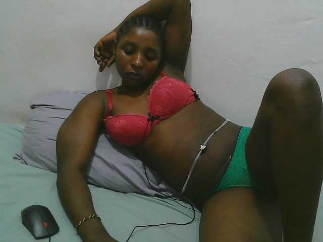 Hadijah live cam on BongaCams