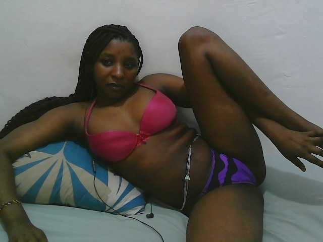 Hadijah live cam on BongaCams