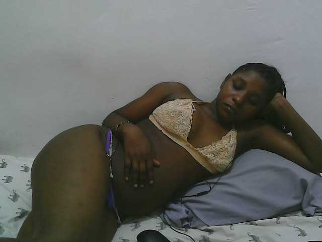 Hadijah live cam on BongaCams