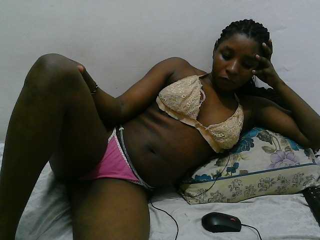 Hadijah live cam on BongaCams