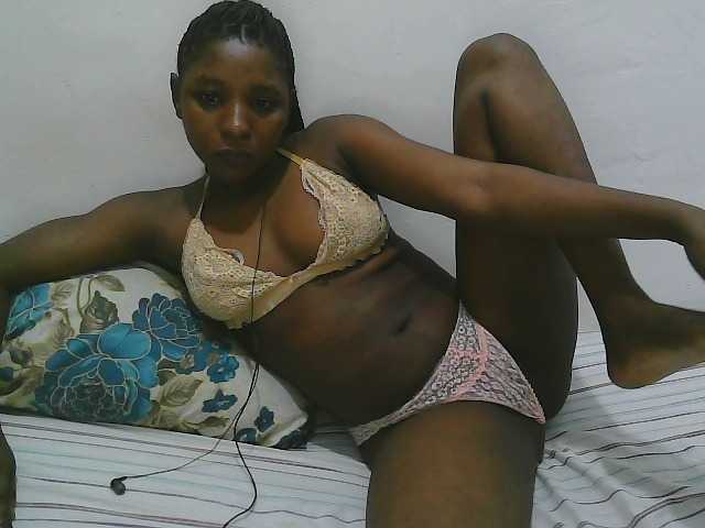 Hadijah live cam on BongaCams
