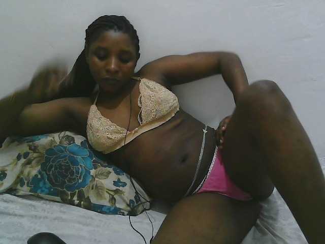 Hadijah live cam on BongaCams