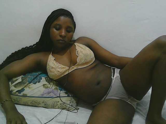 le modèle Hadijah est en webcam porno dans un show sur le site bongacams, il possède les tags suivants: Ebony,Brunette,Hairy