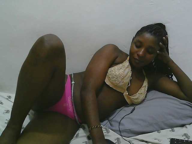 Hadijah webcam bongacams model stream image
