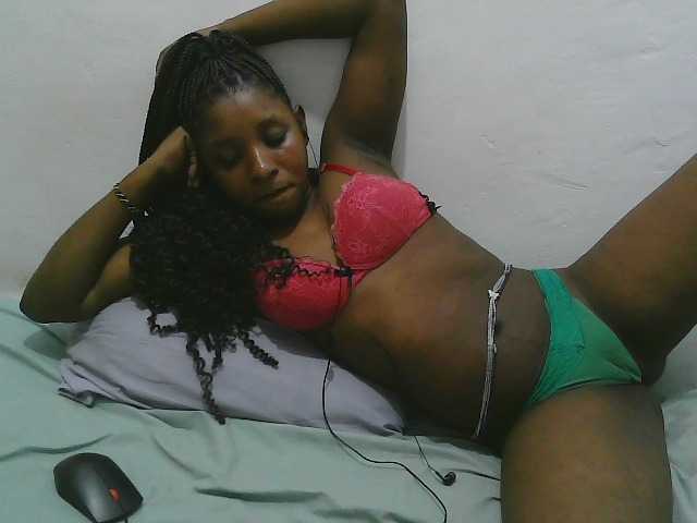 Hadijah live cam on BongaCams