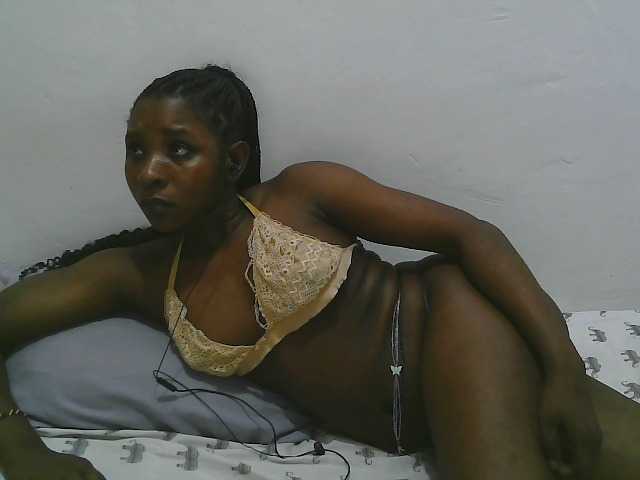 Hadijah live cam on BongaCams