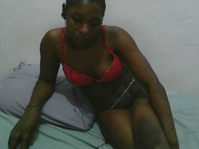 Hadijah live cam on BongaCams