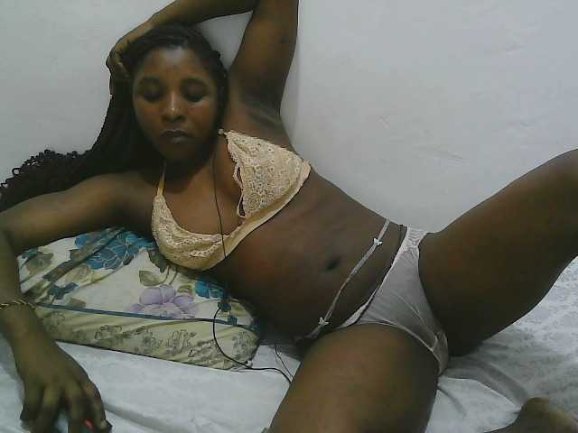 Hadijah live cam on BongaCams