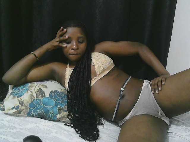 Hadijah live cam on BongaCams