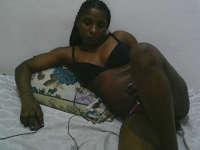 Hadijah live cam on BongaCams