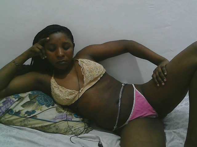 Hadijah live cam on BongaCams