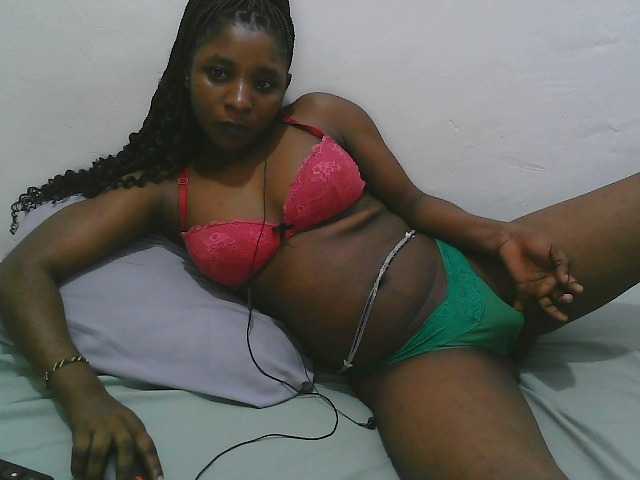 Hadijah live cam on BongaCams