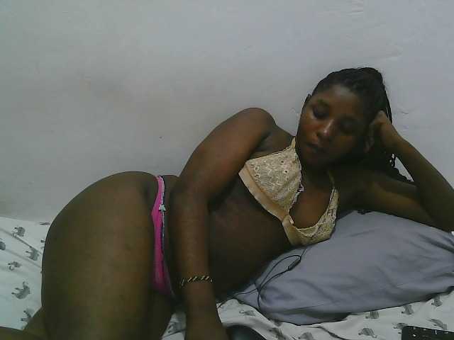 Hadijah webcam bongacams model stream image