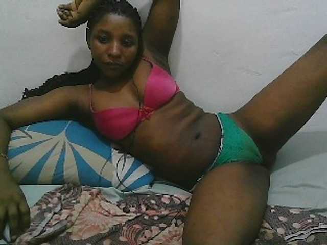 Hadijah live cam on BongaCams