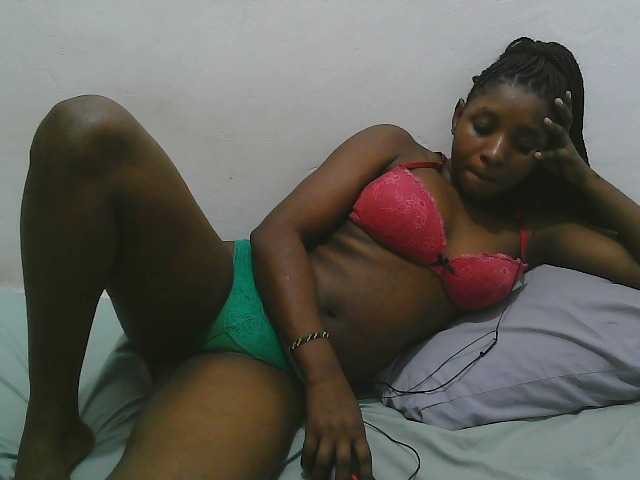 Hadijah live cam on BongaCams
