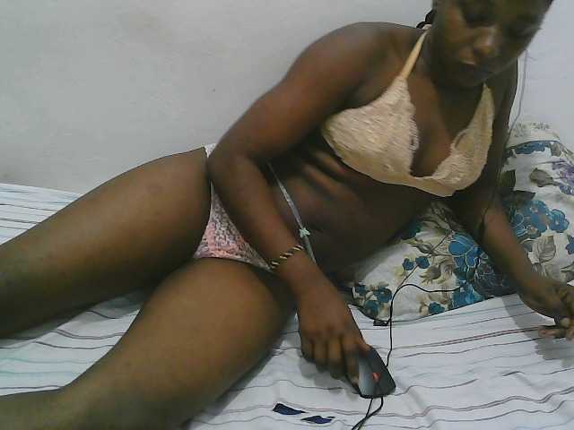 Hadijah, live now on BongaCams