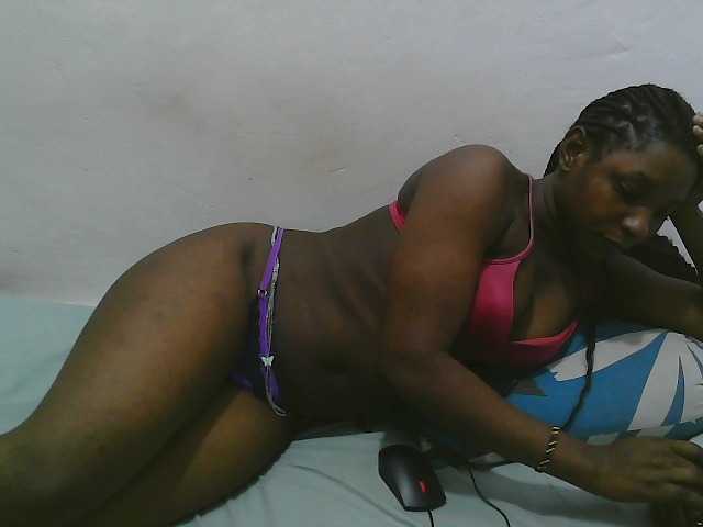 Hadijah live cam on BongaCams