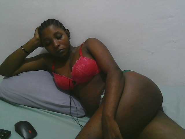 Hadijah live cam on BongaCams