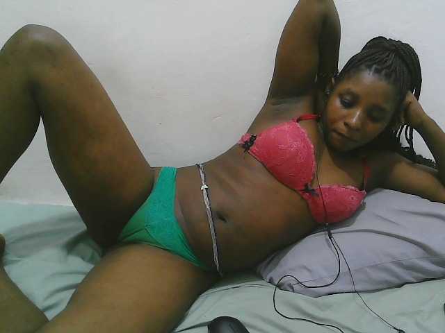 Hadijah live cam on BongaCams