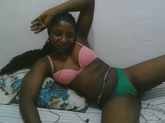 Hadijah live cam on BongaCams
