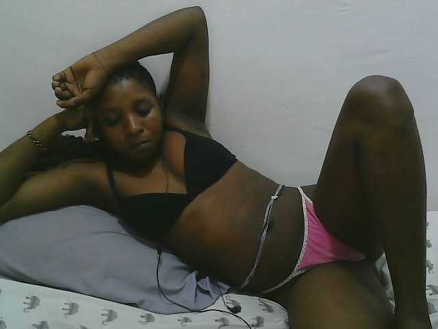 Hadijah webcam bongacams model stream image