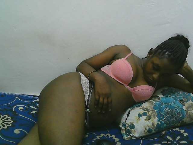 Hadijah live cam on BongaCams