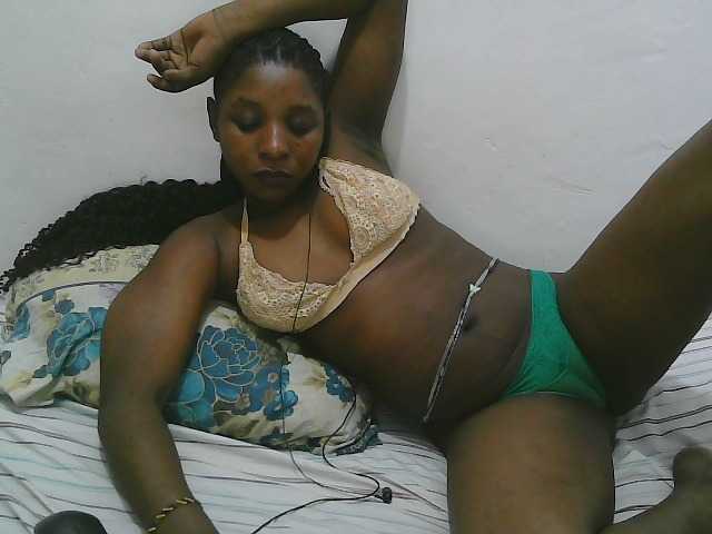 Hadijah live cam on BongaCams