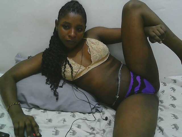 Hadijah live cam on BongaCams