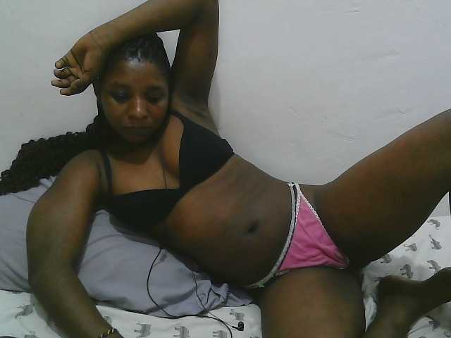 Hadijah live cam on BongaCams