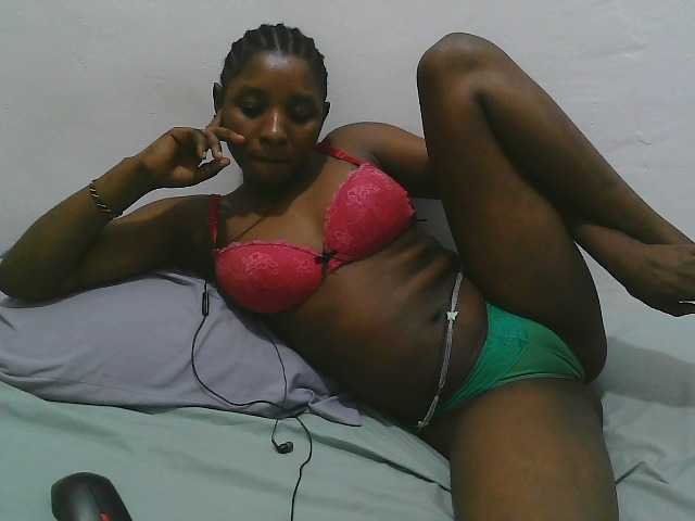 Hadijah live cam on BongaCams