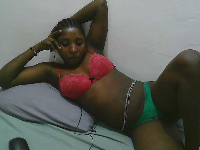 Hadijah live cam on BongaCams