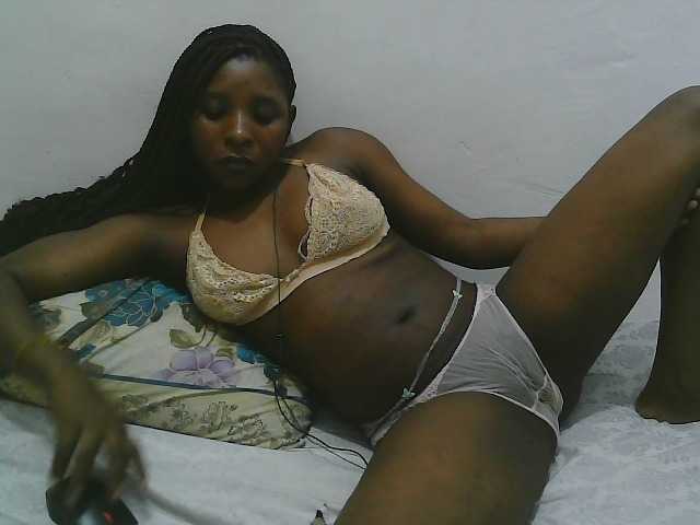 Hadijah live cam on BongaCams