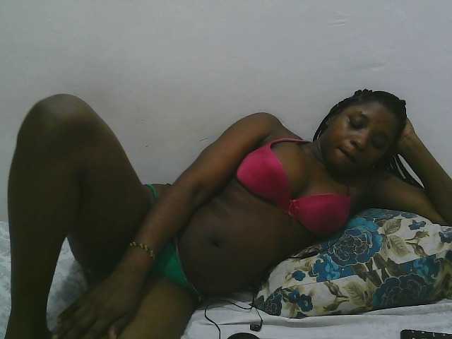 Hadijah live cam on BongaCams
