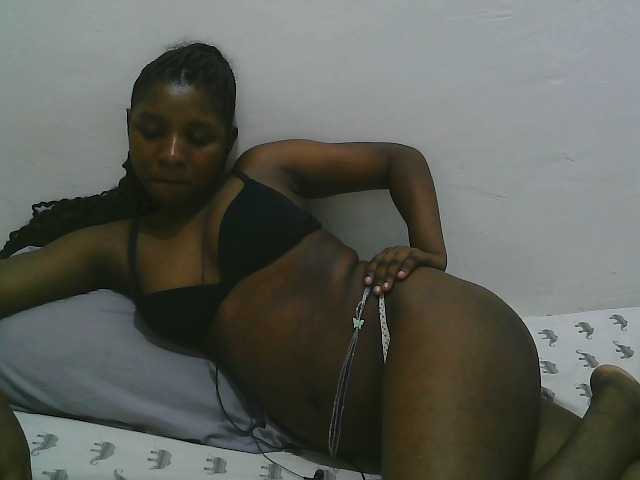 Hadijah webcam bongacams model stream image